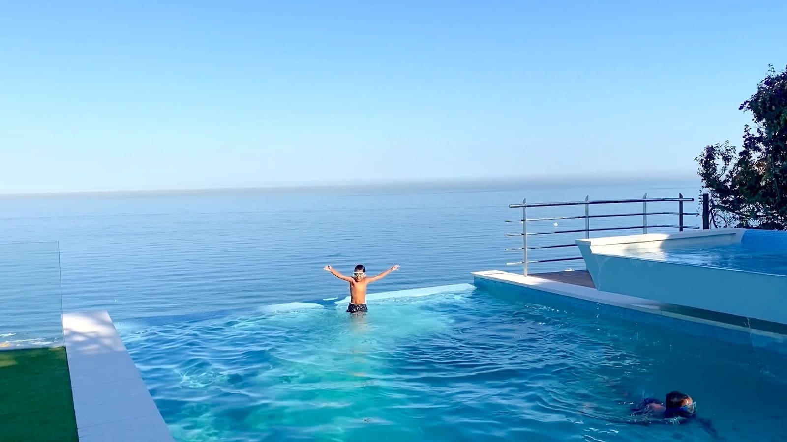 4 bedroom Villa for sale in Manilva with pool garage - € 2,750,000 (Ref: 7495829)