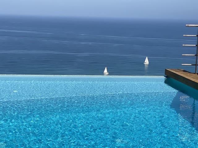 Chalet de 4 habitaciones en Manilva en venta con piscina garaje - 2.750.000 € (Ref: 7495829)