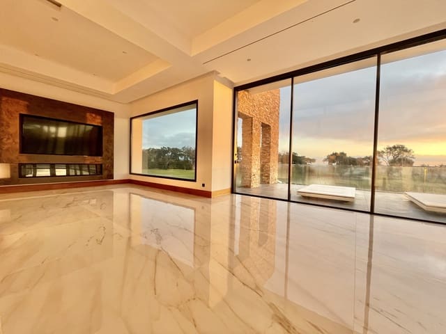 6 bedroom Villa for sale in Sotogrande, San Roque with pool garage - € 4,500,000 (Ref: 7495830)