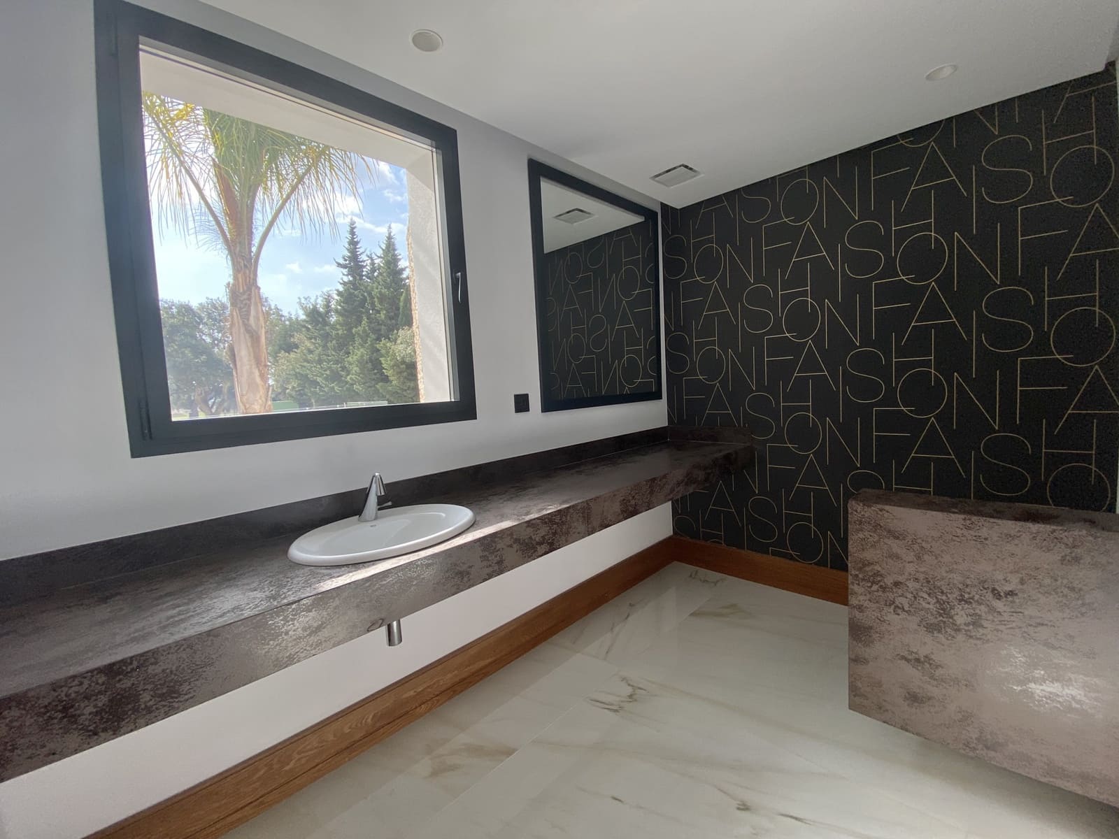 6 bedroom Villa for sale in Sotogrande with pool garage - € 4,500,000 (Ref: 7495830)