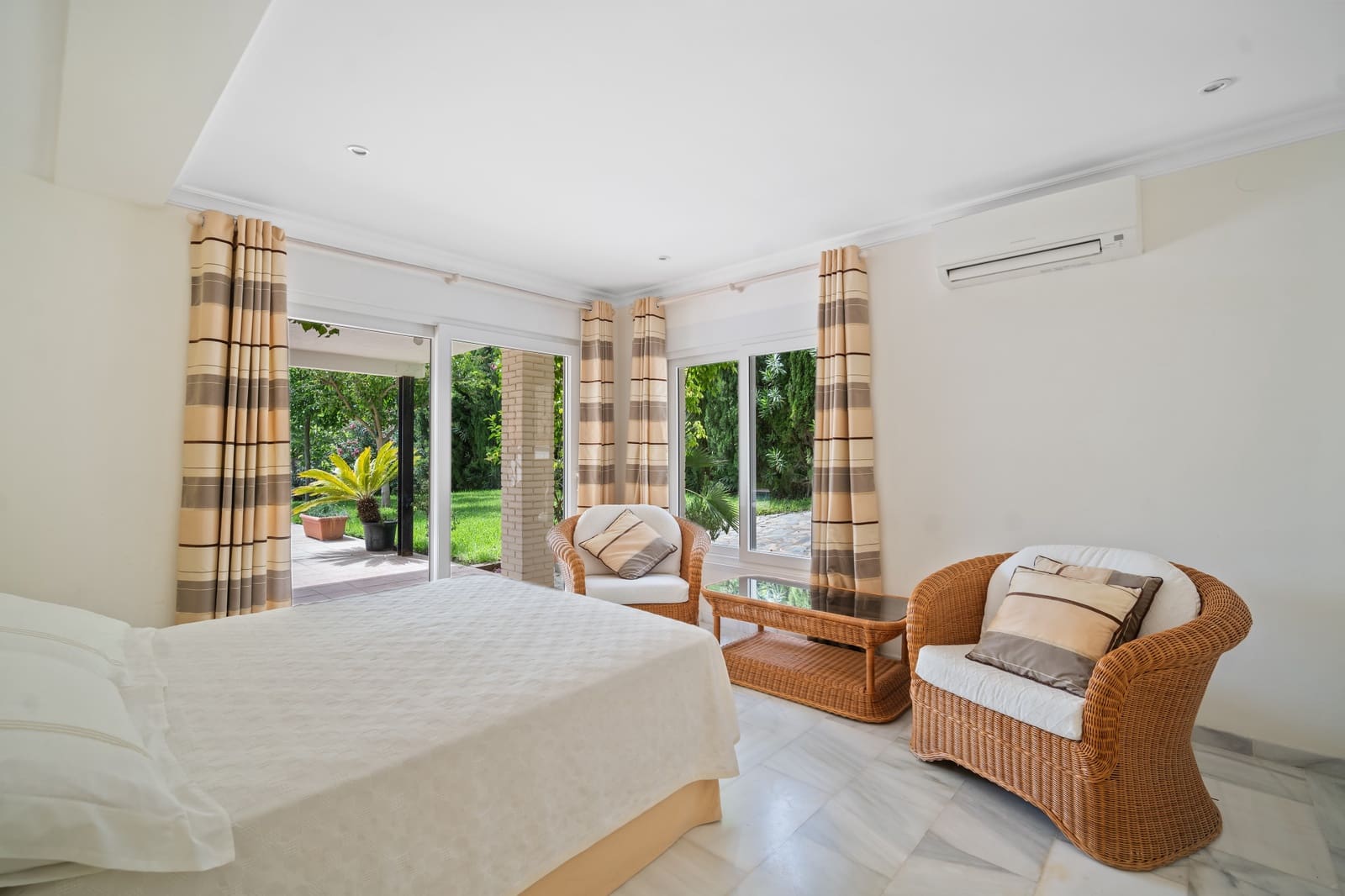 4 chambre Villa/Maison à vendre à Guadalmina avec piscine garage - 1 950 000 € (Ref: 7710420)