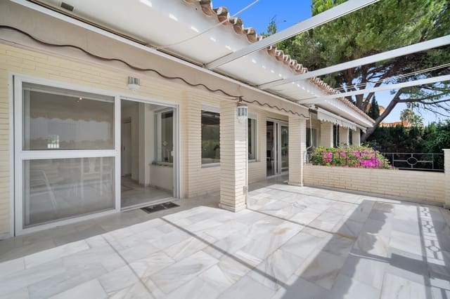 4 soveværelse Villa til salg i Guadalmina Alta, Marbella med swimmingpool garage - € 1.950.000 (Ref: 7710420)
