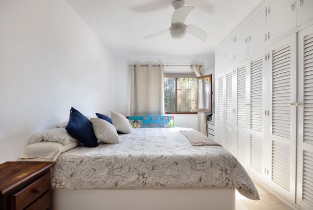 Chalet de 4 habitaciones en San Enrique de Guadiaro, San Roque en venta con piscina garaje - 875.000 € (Ref: 7933357)