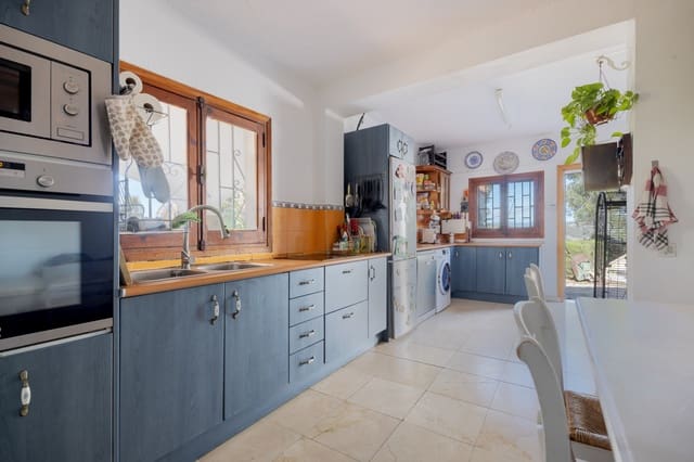 Chalet de 4 habitaciones en San Enrique de Guadiaro, San Roque en venta con piscina garaje - 875.000 € (Ref: 7933357)