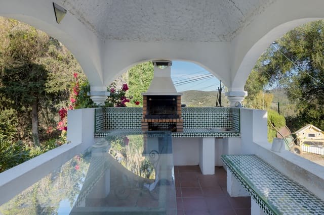 Chalet de 4 habitaciones en San Enrique de Guadiaro, San Roque en venta con piscina garaje - 875.000 € (Ref: 7933357)