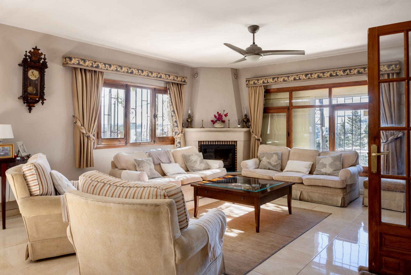 4 bedroom Villa for sale in San Enrique de Guadiaro with pool garage - € 875,000 (Ref: 7933357)