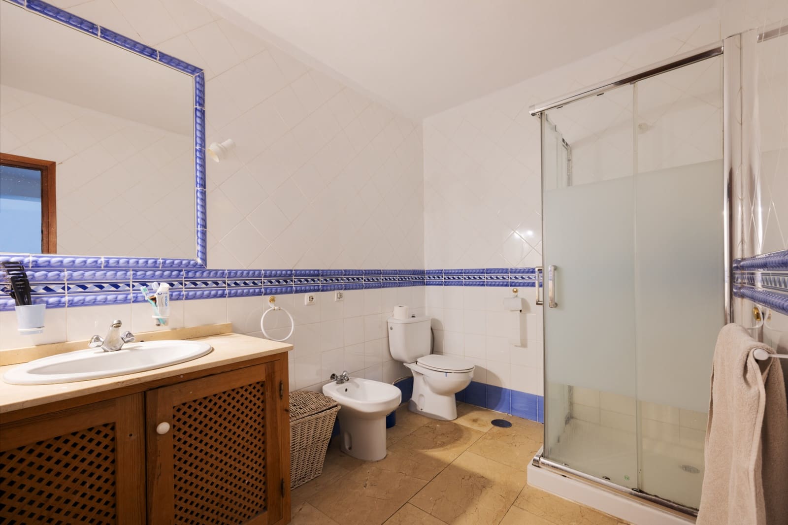 4 bedroom Villa for sale in San Enrique de Guadiaro with pool garage - € 875,000 (Ref: 7933357)
