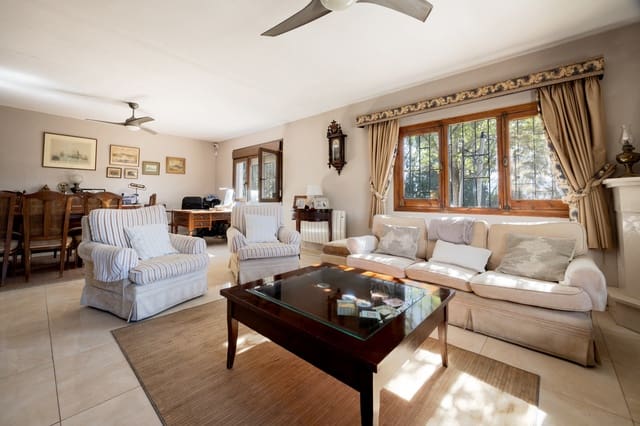 4 soverom Villa til salgs i San Enrique de Guadiaro, San Roque med svømmebasseng garasje - € 875 000 (Ref: 7933357)