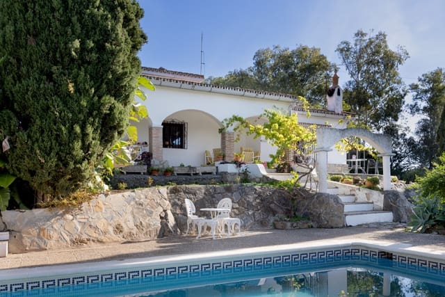 4 soverom Villa til salgs i San Enrique de Guadiaro, San Roque med svømmebasseng garasje - € 875 000 (Ref: 7933357)