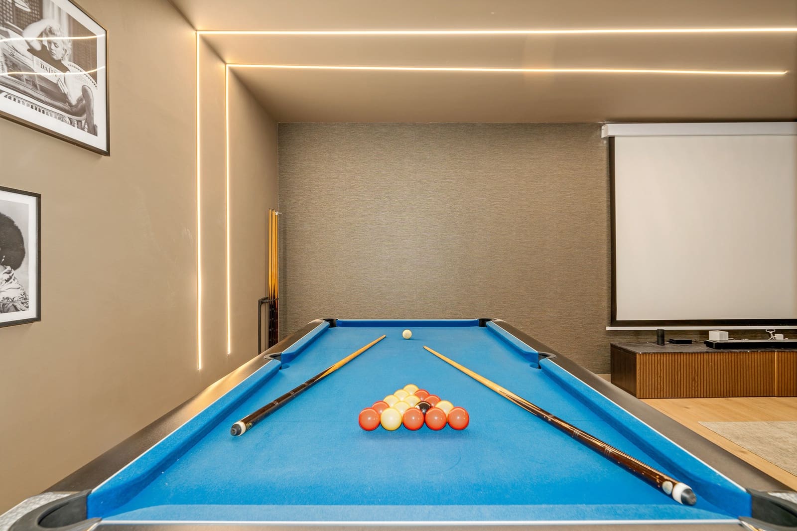 7 bedroom Villa for sale in Nueva Andalucia with pool - € 3,800,000 (Ref: 7960144)