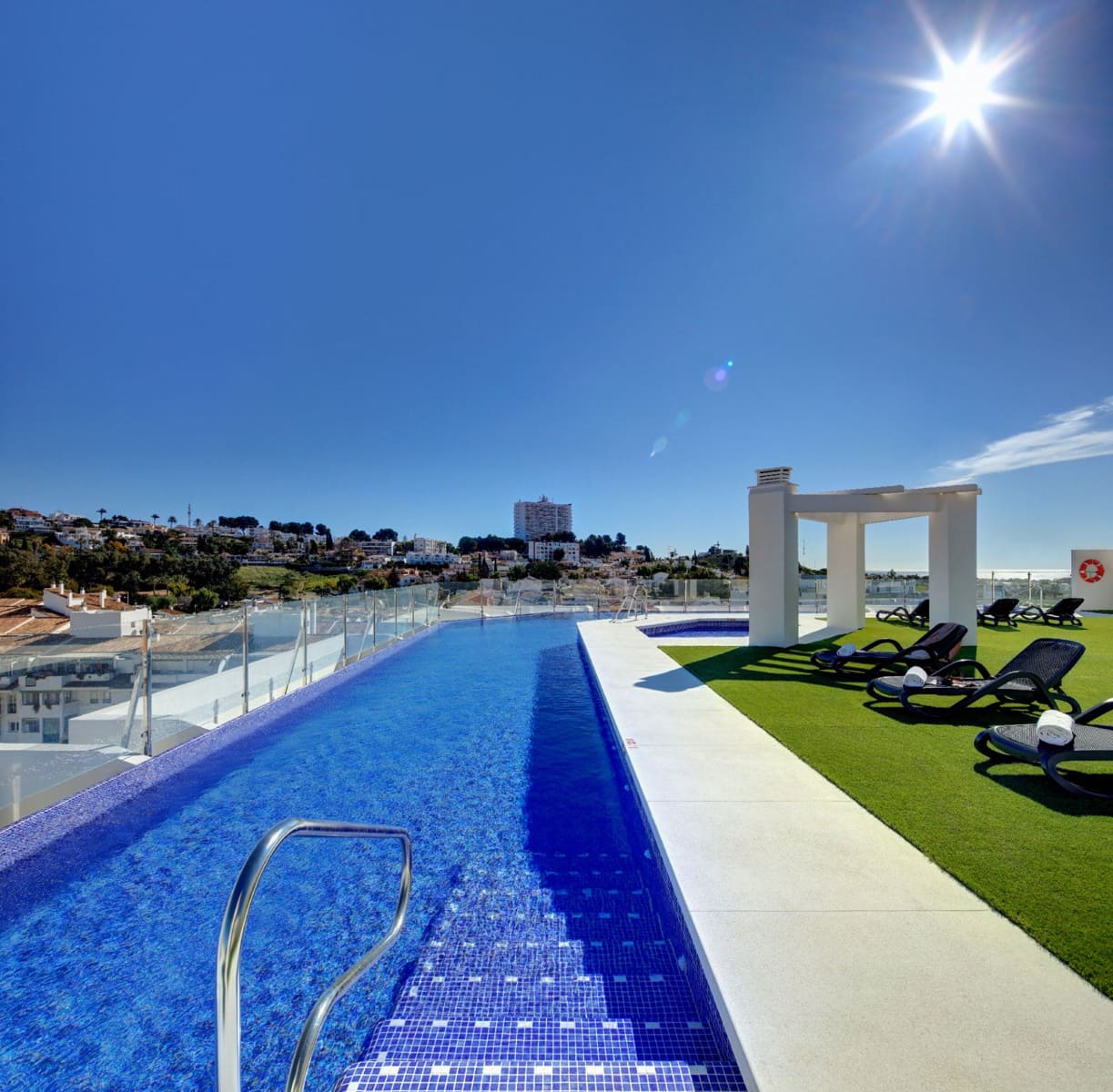 3 soverom Leilighet til salgs i Nueva Andalucia med svømmebasseng garasje - € 400 000 (Ref: 8064698)