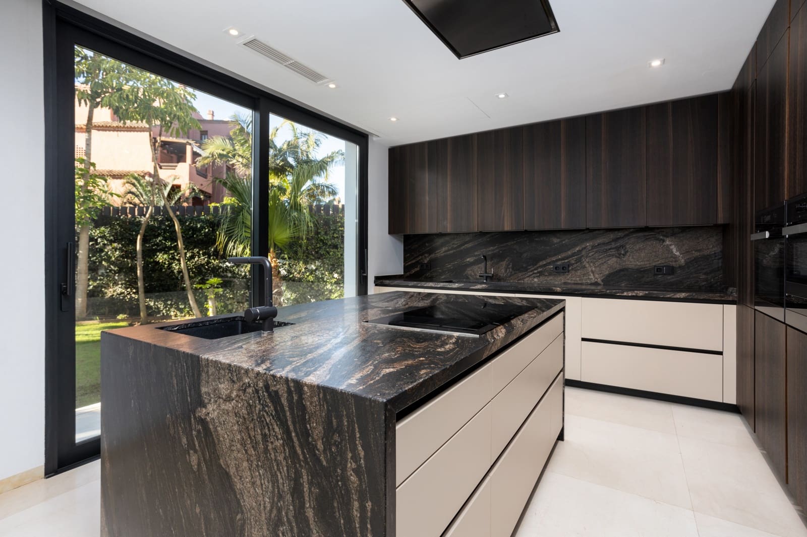 5 soveværelse Villa til salg i Guadalmina med swimmingpool garage - € 3.950.000 (Ref: 8089949)