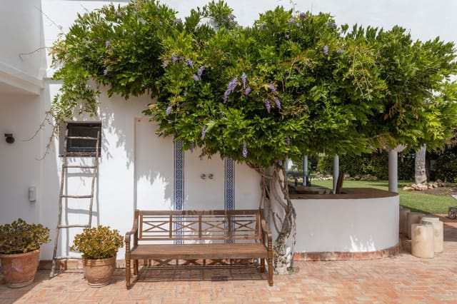 Chalet de 4 habitaciones en Guadalmina Baja, Marbella en venta con piscina garaje - 3.800.000 € (Ref: 8102886)