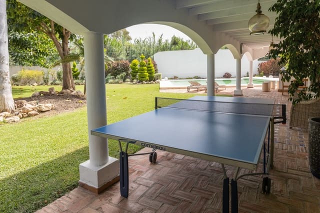 Chalet de 4 habitaciones en Guadalmina Baja, Marbella en venta con piscina garaje - 3.800.000 € (Ref: 8102886)