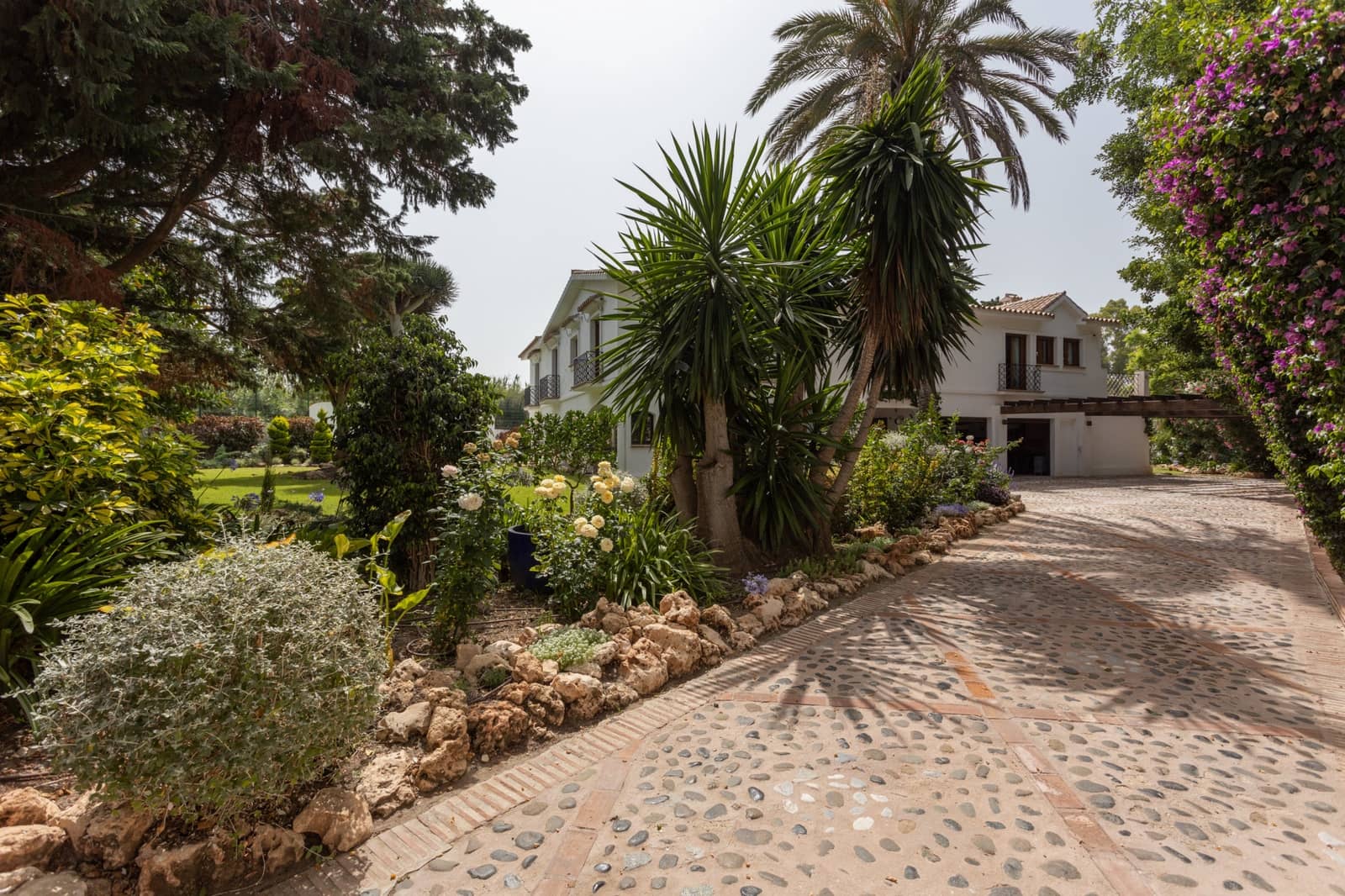 4 makuuhuone Huvila myytävänä paikassa Guadalmina mukana uima-altaan 
autotalli - 3 800 000 € (Ref: 8102886)