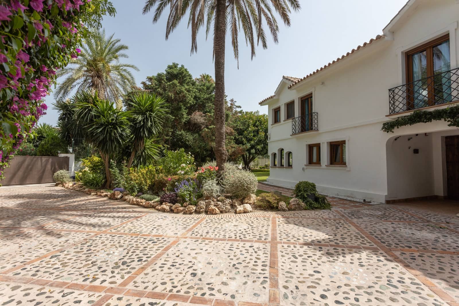 4 makuuhuone Huvila myytävänä paikassa Guadalmina mukana uima-altaan 
autotalli - 3 800 000 € (Ref: 8102886)