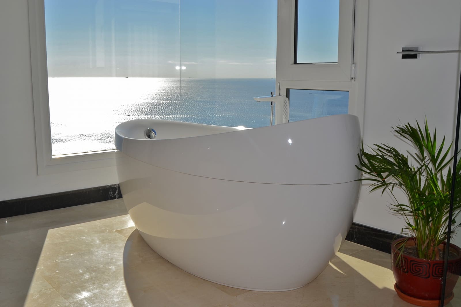 5 bedroom Villa for sale in Manilva with pool garage - € 3,295,000 (Ref: 8345572)