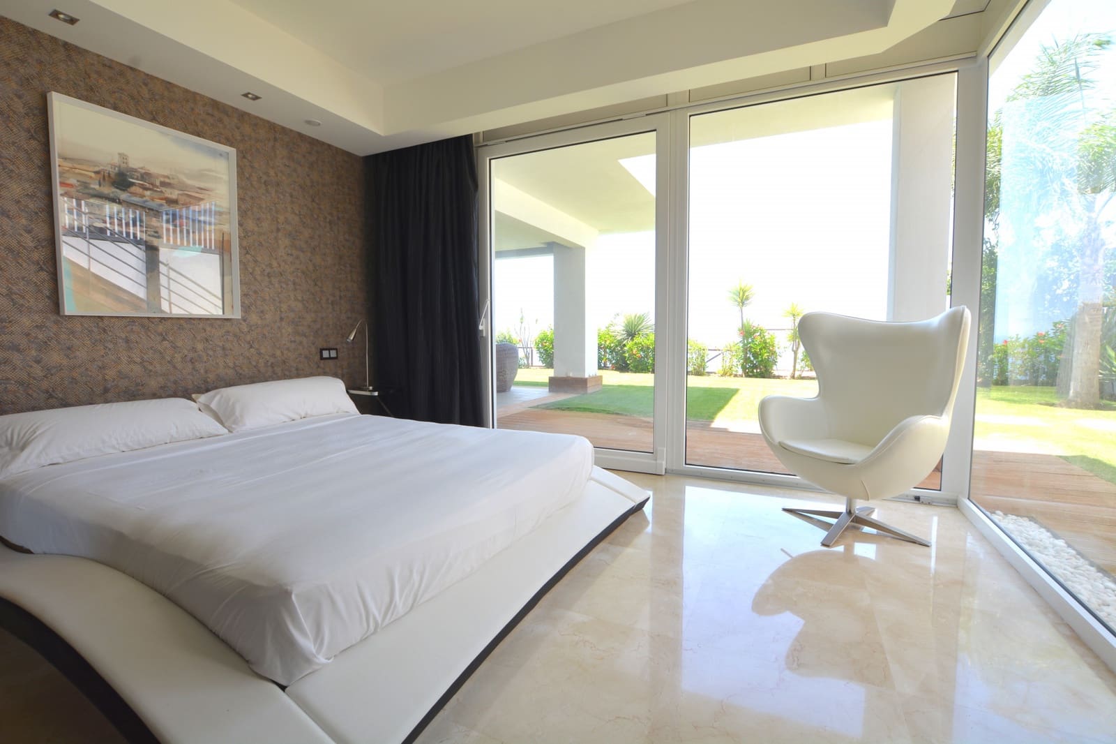 5 bedroom Villa for sale in Manilva with pool garage - € 3,295,000 (Ref: 8345572)