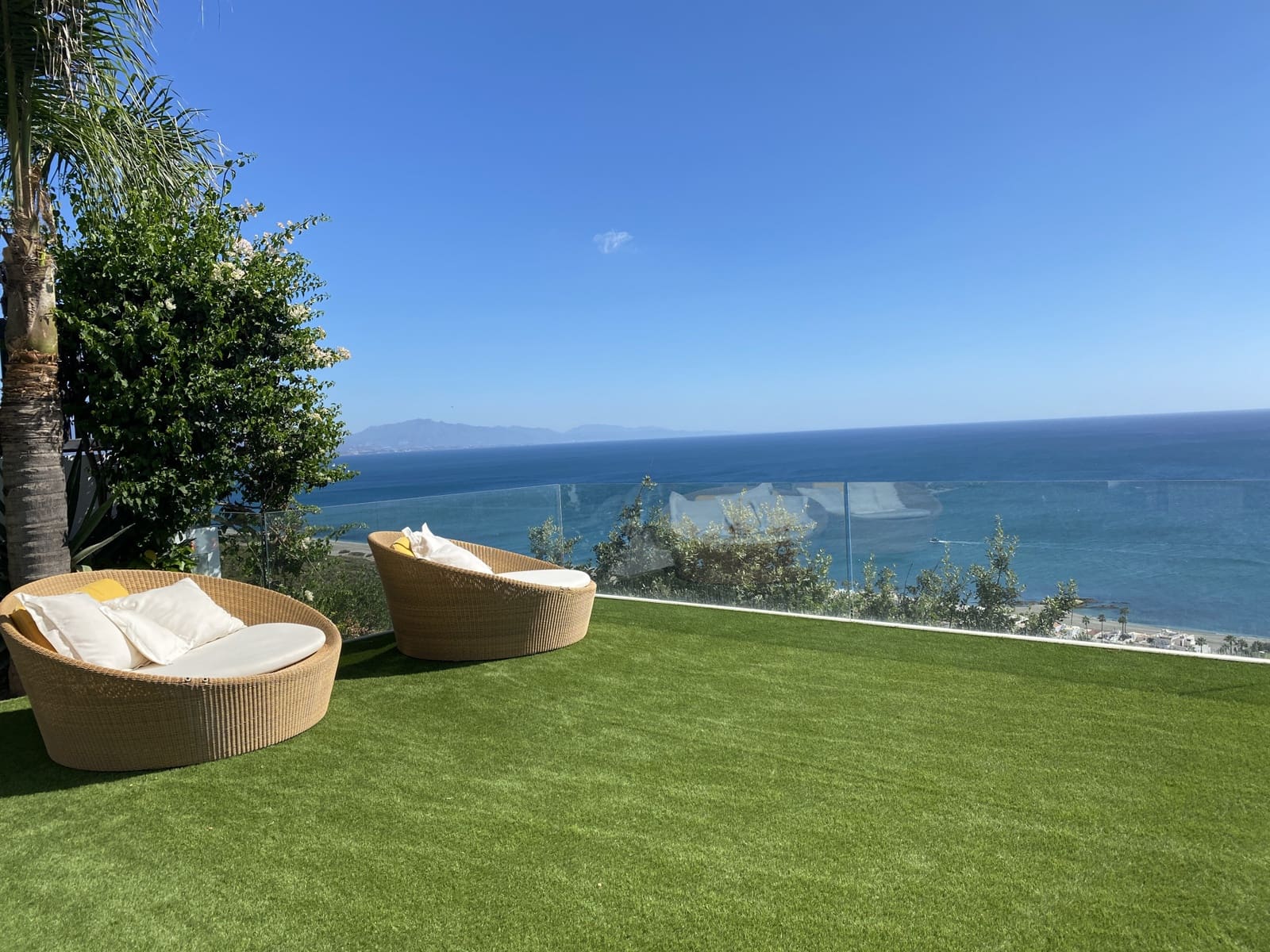 5 bedroom Villa for sale in Manilva with pool garage - € 3,295,000 (Ref: 8345572)