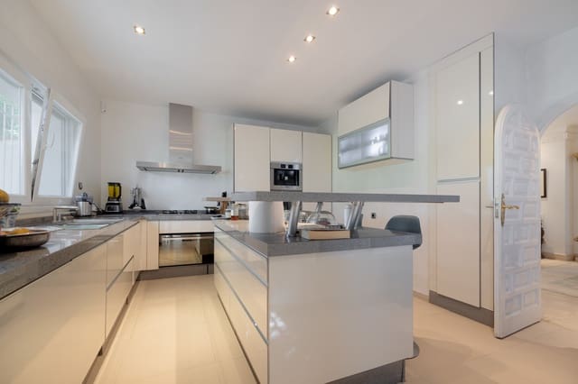 3 chambre Villa/Maison à vendre à Guadalmina Alta, Marbella avec piscine garage - 1 495 000 € (Ref: 8392892)