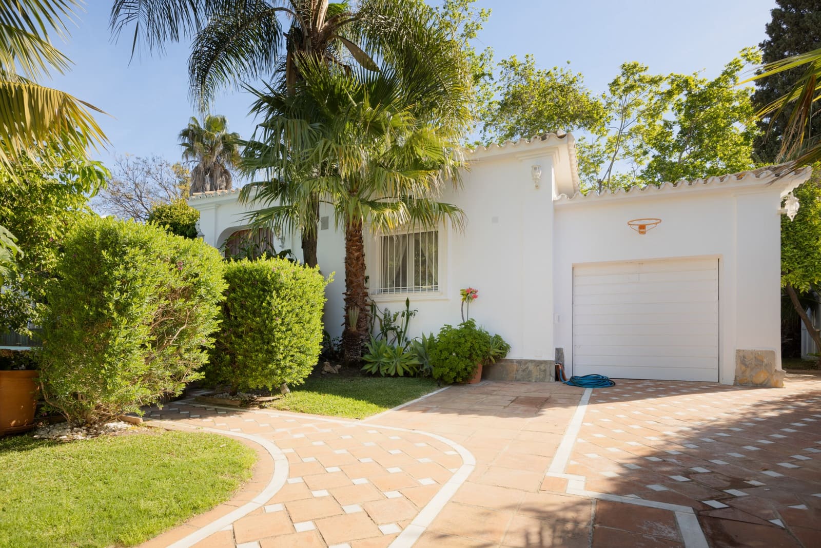 3 chambre Villa/Maison à vendre à Guadalmina avec piscine garage - 1 495 000 € (Ref: 8392892)