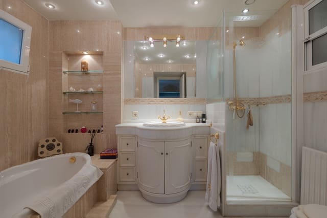 3 soverom Villa til salgs i Guadalmina Alta, Marbella med svømmebasseng garasje - € 1 490 000 (Ref: 8392892)
