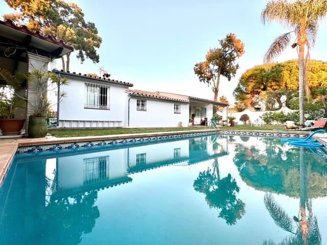 4 Zimmer Villa zu verkaufen in Atalaya-Isdabe, Estepona mit Pool Garage - 1.295.000 € (Ref: 8439213)
