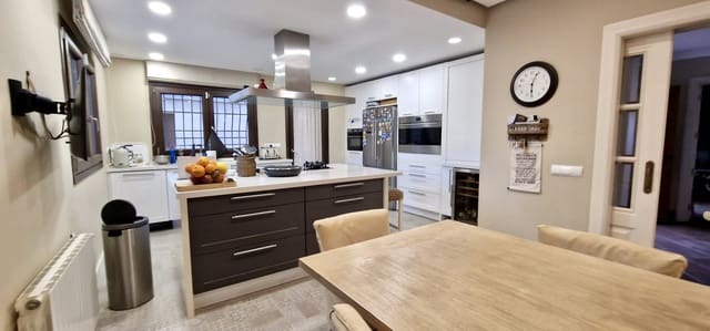 6 soverom Villa til salgs i Sotogrande, San Roque med svømmebasseng garasje - € 1 725 000 (Ref: 8450992)