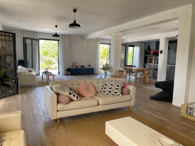 7 soveværelse Finca/Landehus til salg i Puente Genil med swimmingpool - € 449.000 (Ref: 8474222)