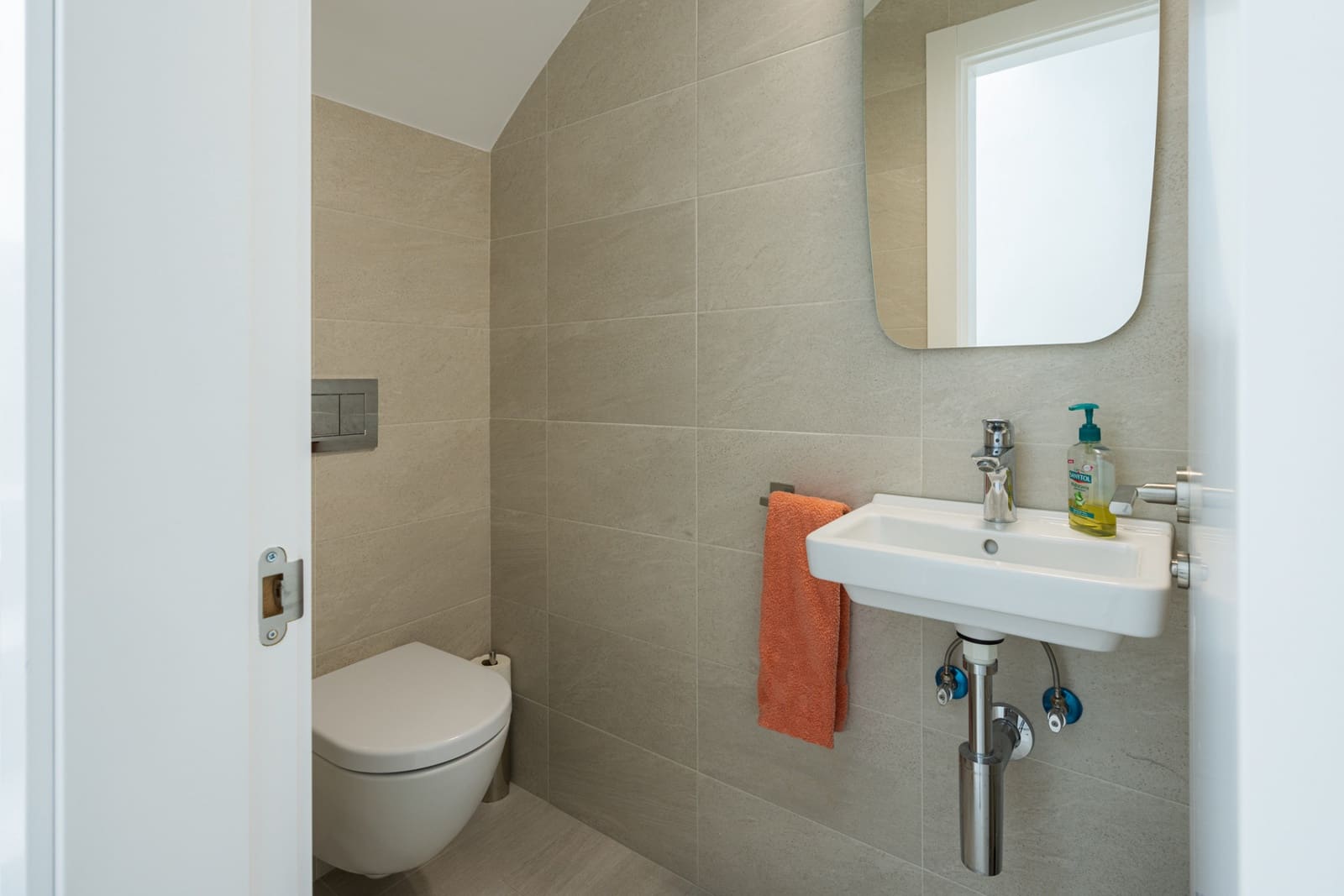 3 makuuhuone Omakotitalo myytävänä paikassa Estepona mukana uima-altaan 
autotalli - 575 000 € (Ref: 8481187)