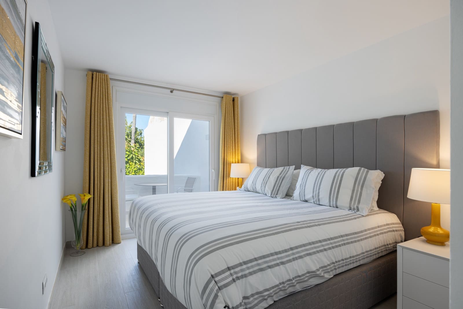 3 makuuhuone Omakotitalo myytävänä paikassa Estepona mukana uima-altaan 
autotalli - 575 000 € (Ref: 8481187)