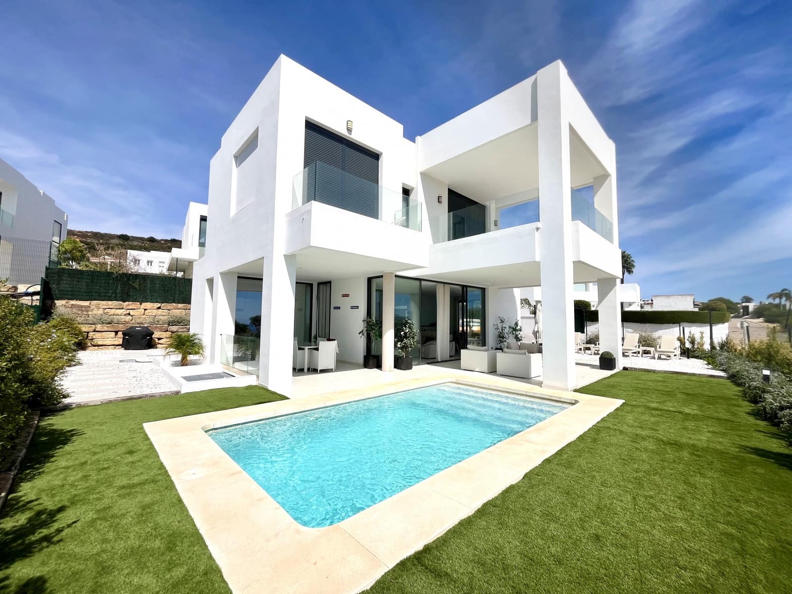 4 soveværelse Villa til salg i Manilva med swimmingpool garage - € 925.000 (Ref: 8589597)