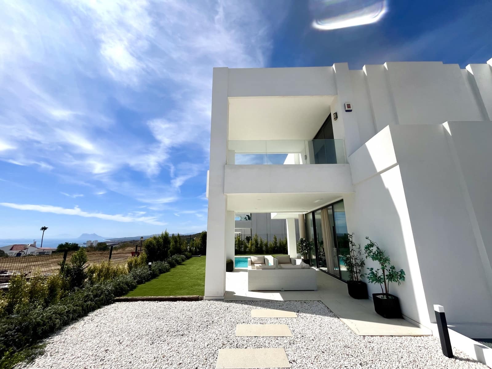 4 soveværelse Villa til salg i Manilva med swimmingpool garage - € 925.000 (Ref: 8589597)