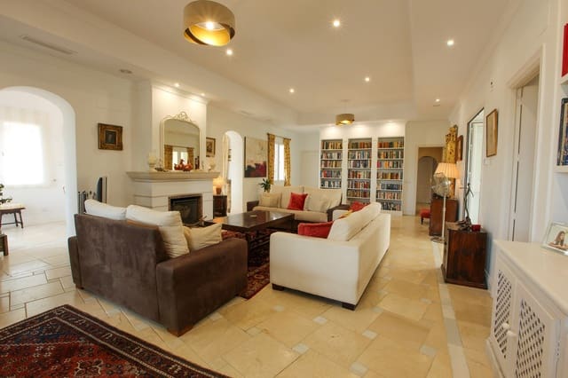 Chalet de 7 habitaciones en Sotogrande, San Roque en venta con piscina garaje - 1.500.000 € (Ref: 8663357)