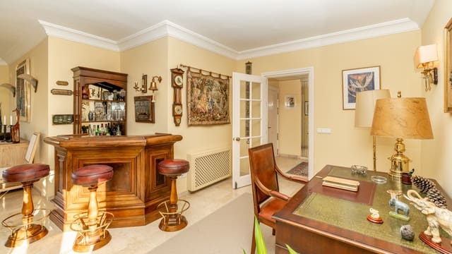 Apartamento de 3 habitaciones en Guadalmina Alta, Marbella en venta con piscina garaje - 670.000 € (Ref: 8668609)