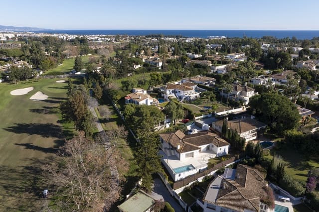 4 chambre Villa/Maison à vendre à Guadalmina Alta, Marbella avec piscine garage - 1 995 000 € (Ref: 8752950)