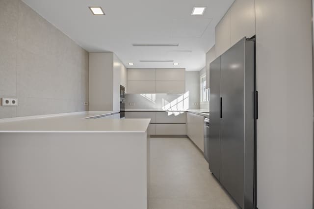 Chalet de 4 habitaciones en Guadalmina Alta, Marbella en venta con piscina garaje - 1.995.000 € (Ref: 8752950)