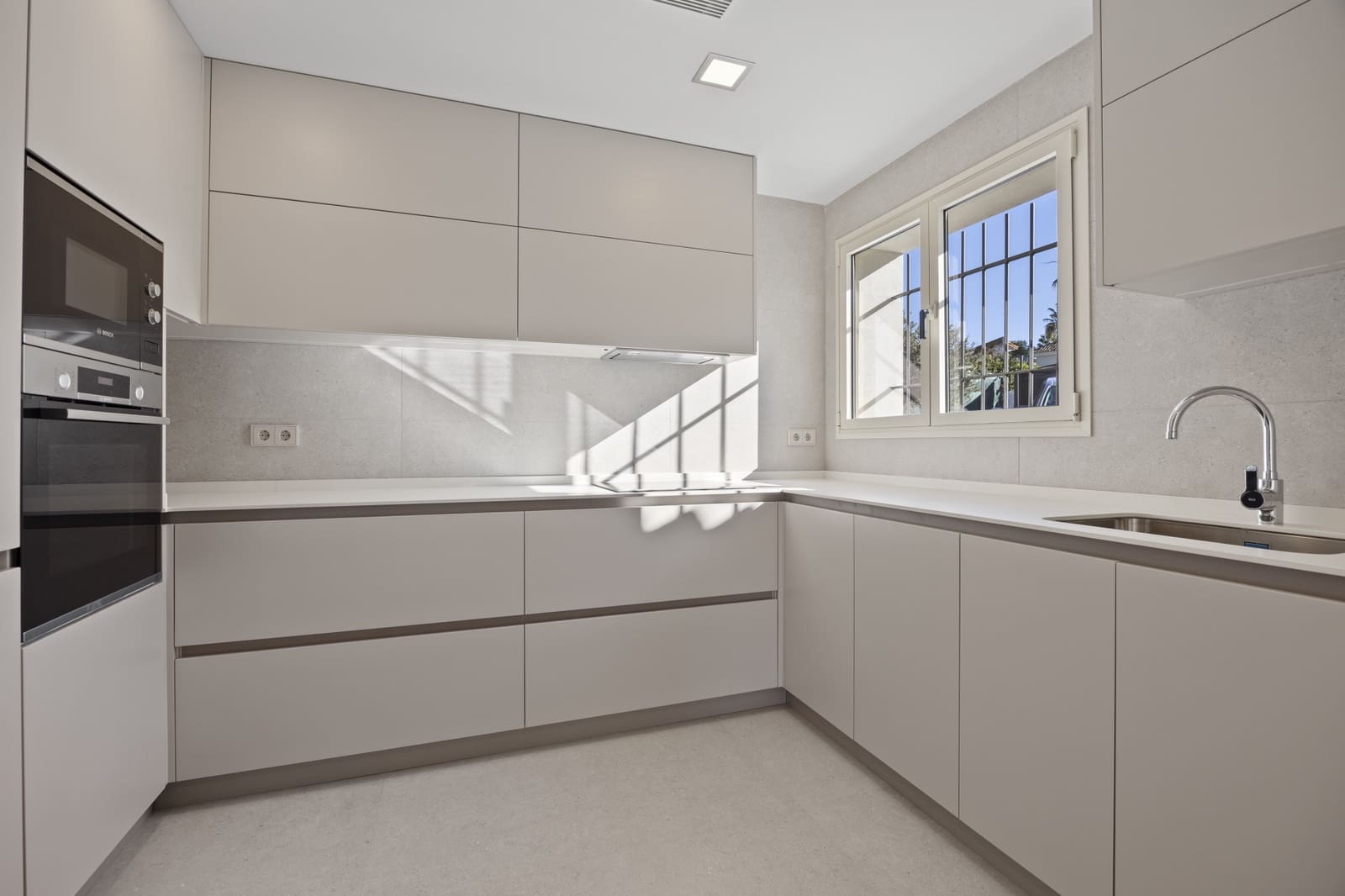 4 chambre Villa/Maison à vendre à Guadalmina avec piscine garage - 1 995 000 € (Ref: 8752950)