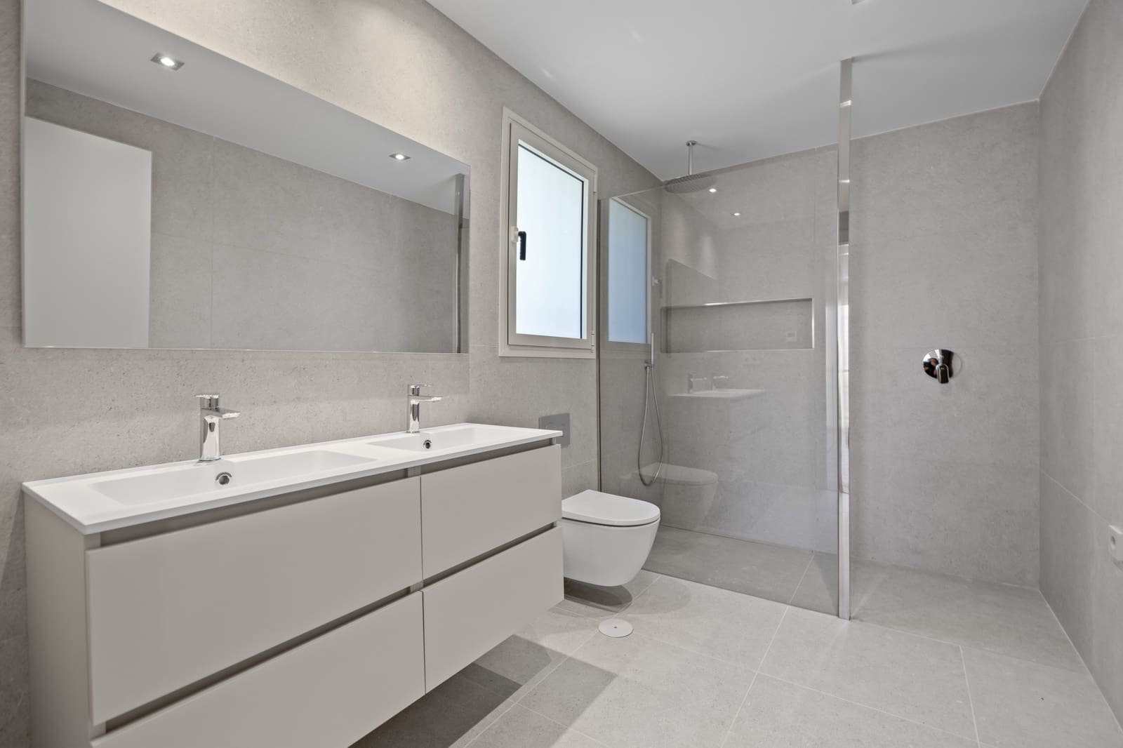 4 chambre Villa/Maison à vendre à Guadalmina avec piscine garage - 1 995 000 € (Ref: 8752950)