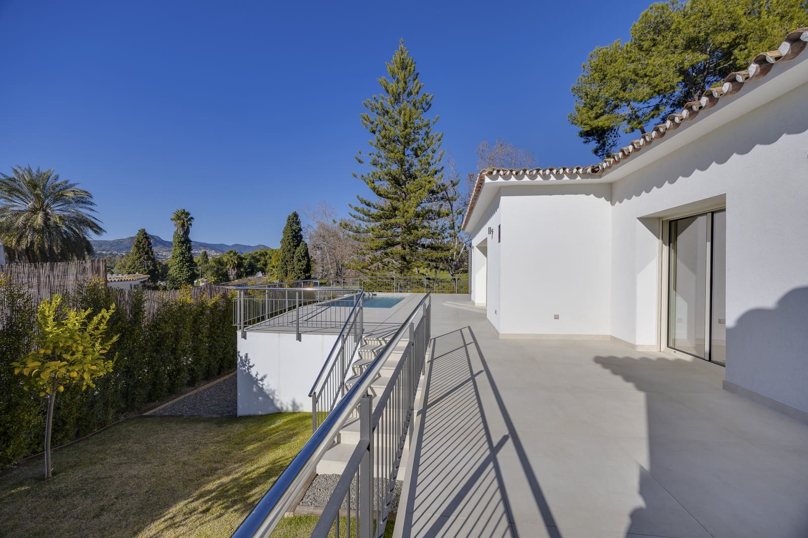 4 chambre Villa/Maison à vendre à Guadalmina avec piscine garage - 1 995 000 € (Ref: 8752950)