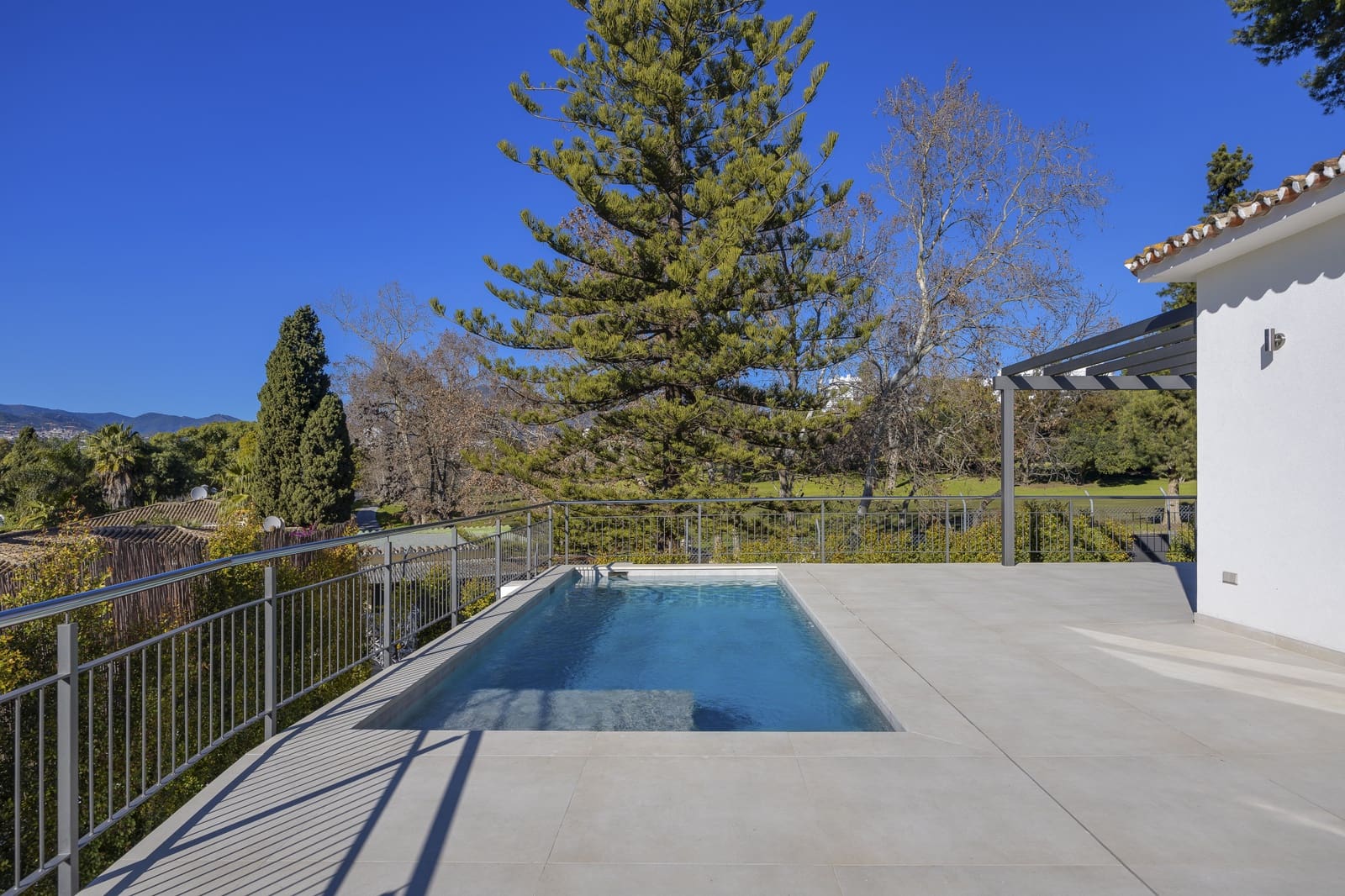 4 chambre Villa/Maison à vendre à Guadalmina avec piscine garage - 1 995 000 € (Ref: 8752950)