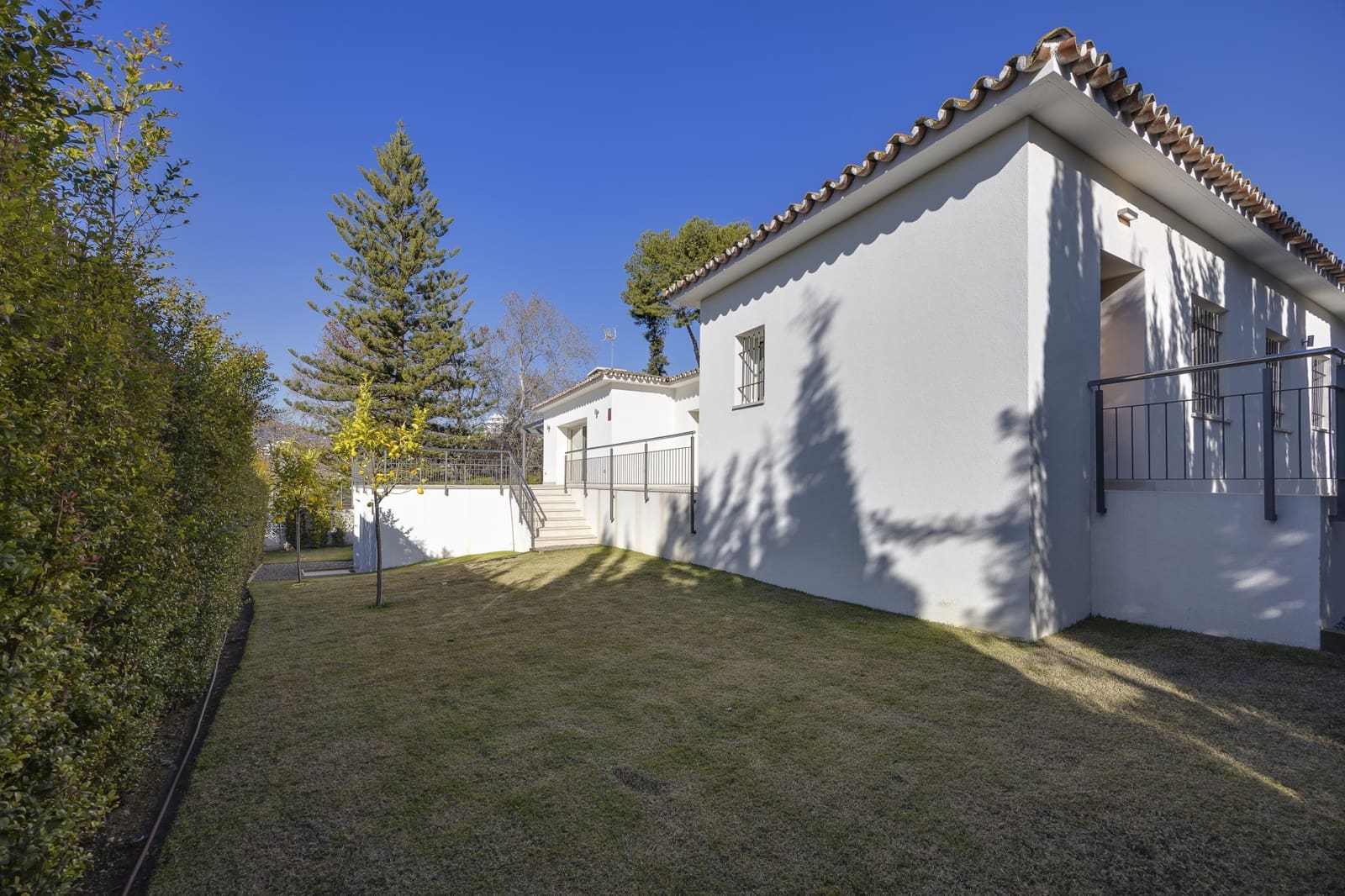 4 chambre Villa/Maison à vendre à Guadalmina avec piscine garage - 1 995 000 € (Ref: 8752950)