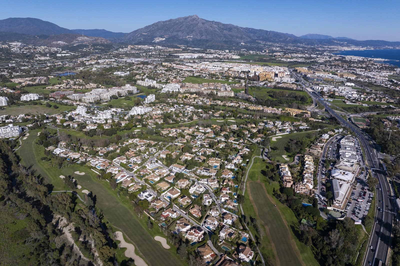 4 chambre Villa/Maison à vendre à Guadalmina avec piscine garage - 1 995 000 € (Ref: 8752950)