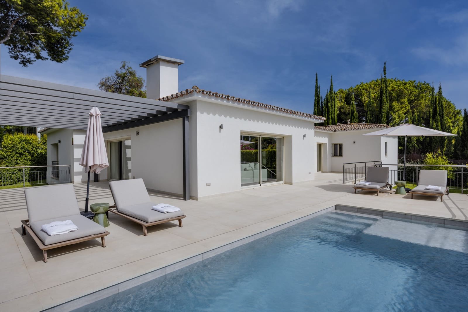 4 soverom Villa til salgs i Guadalmina med svømmebasseng garasje - € 1 900 000 (Ref: 8752950)