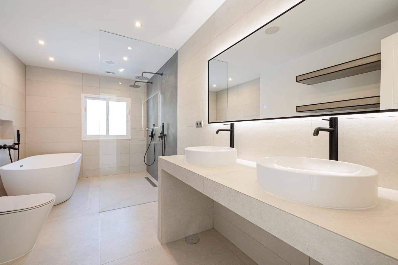 4 bedroom Villa for sale in Estepona with pool - € 1,595,000 (Ref: 8792882)