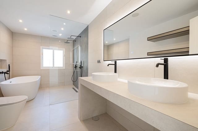 4 quarto Moradia para venda em Estepona com piscina - 1 595 000 € (Ref: 8792882)