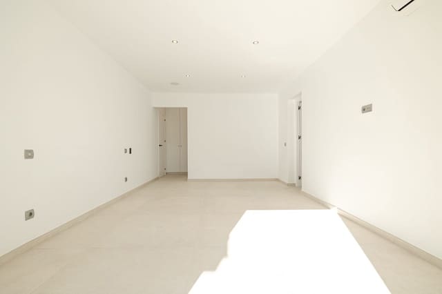 4 quarto Moradia para venda em Estepona com piscina - 1 595 000 € (Ref: 8792882)