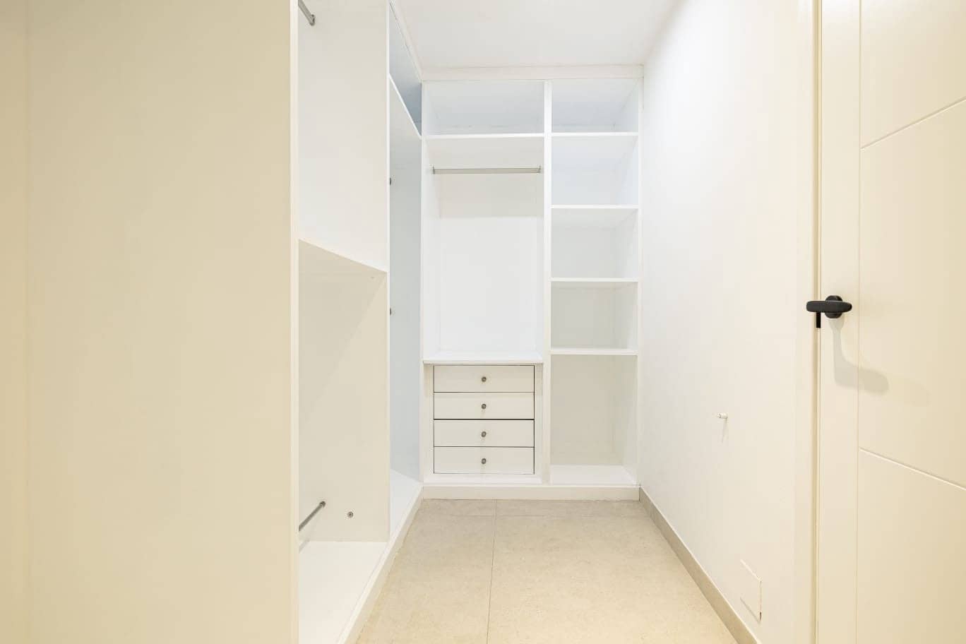 4 bedroom Villa for sale in Estepona with pool - € 1,595,000 (Ref: 8792882)