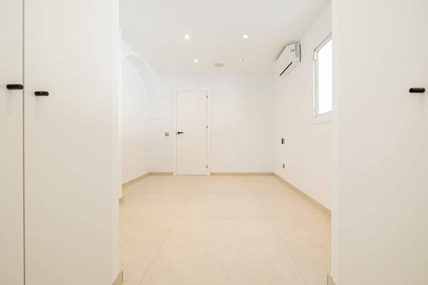 4 bedroom Villa for sale in Estepona with pool - € 1,595,000 (Ref: 8792882)