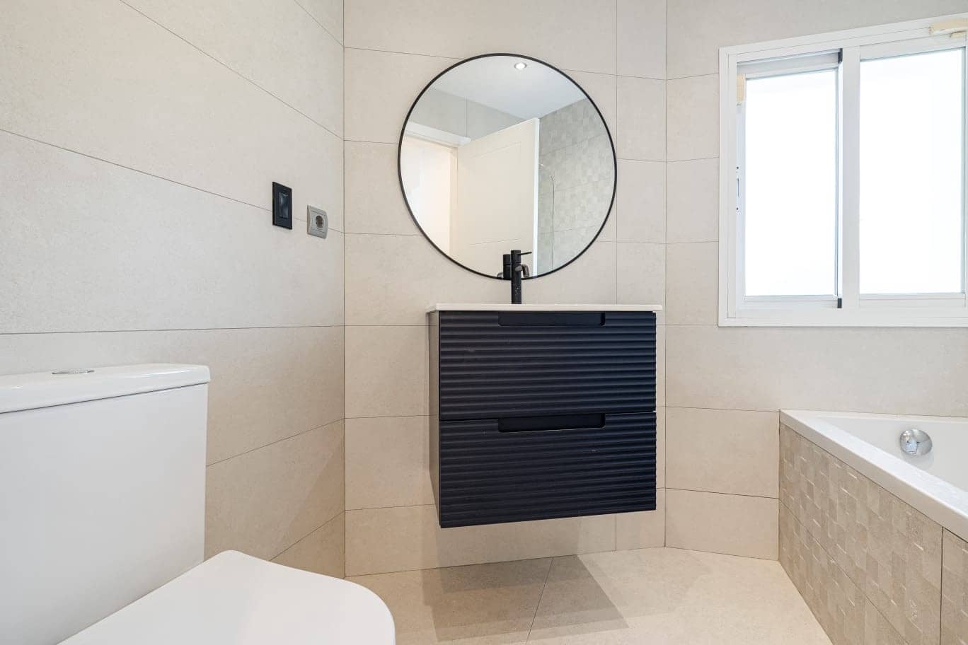 4 bedroom Villa for sale in Estepona with pool - € 1,595,000 (Ref: 8792882)